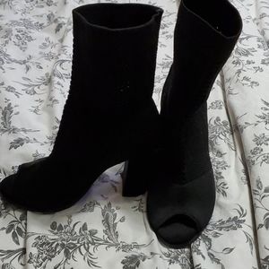High heel boots/heels